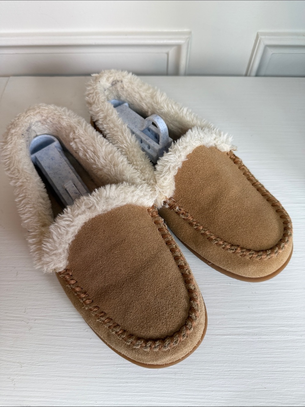 Minnetonka Women's Brown Leather Faux Fur Lined Moccasin Slippers 7 M